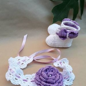 Beautiful Crochet adjustable baby/toddler headband